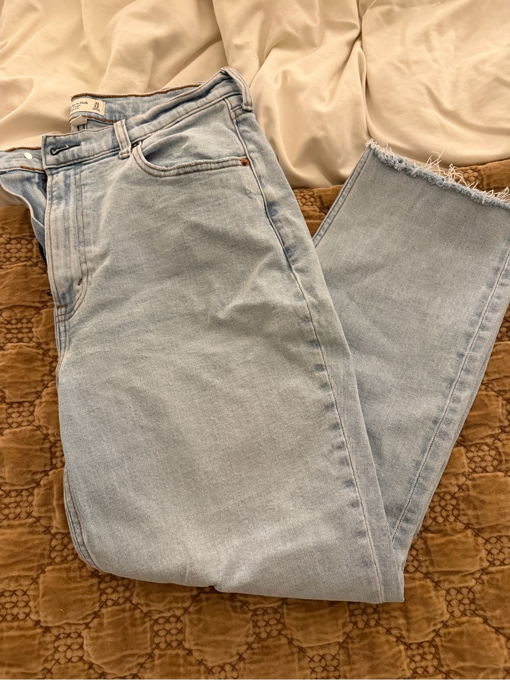 Abercrombie & Fitch The Ankle Straight High-Rise Curve Love Jeans